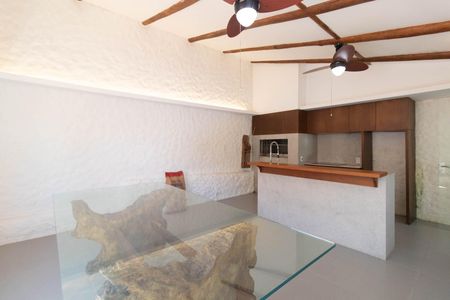 Casa à venda com 700m², 4 quartos e 4 vagasChurrasqueira