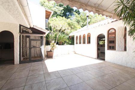 Casa à venda com 700m², 4 quartos e 4 vagasQuintal