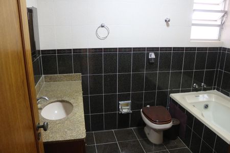 Casa à venda com 245m², 4 quartos e 4 vagasBanheiro 2