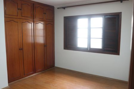 Casa à venda com 245m², 4 quartos e 4 vagasSuíte