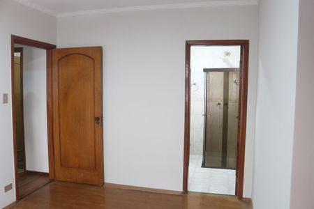 Casa à venda com 245m², 4 quartos e 4 vagasSuíte