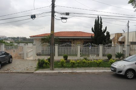 Casa à venda com 245m², 4 quartos e 4 vagasFachada