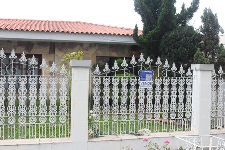 Casa à venda com 245m², 4 quartos e 4 vagasFachada