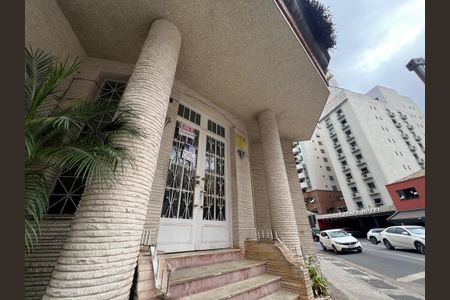 Apartamento para alugar com 130m², 3 quartos e sem vaga Apartamento para alugar com 130m², 3 quartos e sem vagaFachada