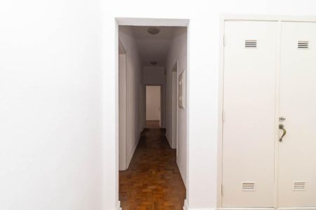 Apartamento para alugar com 130m², 3 quartos e sem vaga Apartamento para alugar com 130m², 3 quartos e sem vagaSala