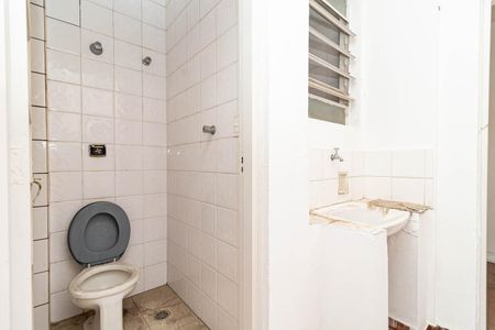 Apartamento para alugar com 130m², 3 quartos e sem vaga Apartamento para alugar com 130m², 3 quartos e sem vagaBanheiro de serviço
