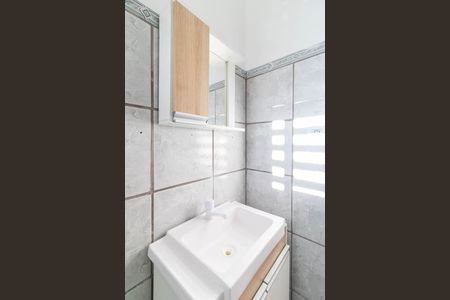 Banheiro de apartamento à venda com 1 quarto, 40m² em Menino Deus, Porto Alegre