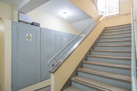 Apartamento à venda com 40m², 1 quarto e sem vagaEscada - Área comum