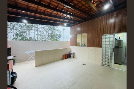 Casa de condomínio para alugar com 108m², 2 quartos e 2 vagasQuintal