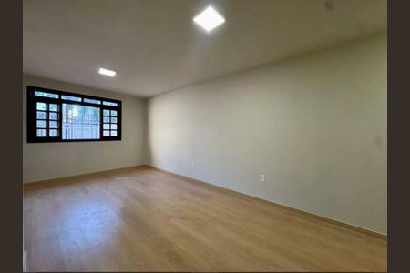 Foto 06 de casa à venda com 4 quartos, 210m² em Castelo, Belo Horizonte