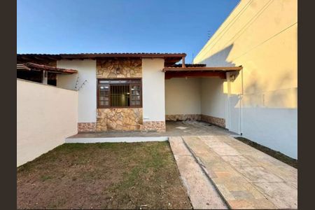 Casa à venda com 210m², 4 quartos e 2 vagas Casa à venda com 210m², 4 quartos e 2 vagasFoto 01