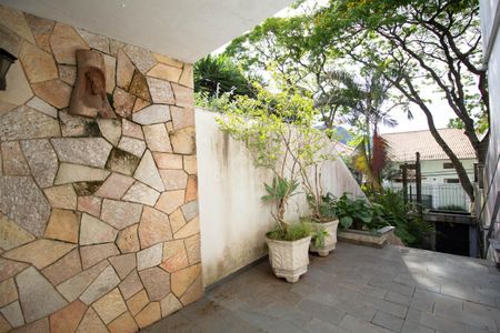 Casa para alugar com 300m², 5 quartos e 4 vagasQuintal