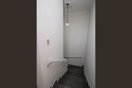 Casa para alugar com 300m², 5 quartos e 4 vagasEscada