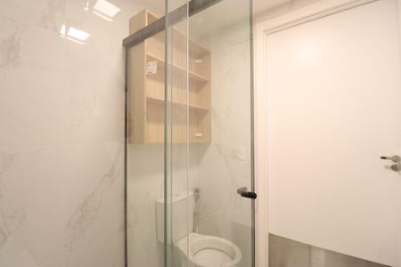 Banheiro de apartamento para alugar com 1 quarto, 25m² em Barra Funda, São Paulo