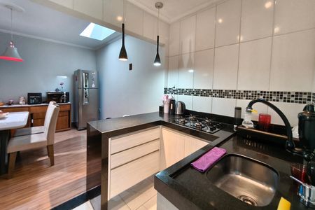 Casa à venda com 300m², 3 quartos e 7 vagas Casa à venda com 300m², 3 quartos e 7 vagasCozinha