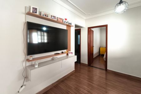 Casa à venda com 300m², 3 quartos e 7 vagas Casa à venda com 300m², 3 quartos e 7 vagasSala de TV