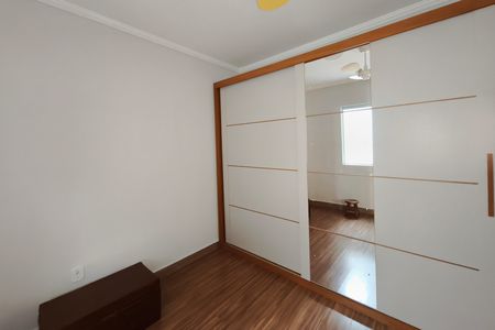 Casa à venda com 300m², 3 quartos e 7 vagas Casa à venda com 300m², 3 quartos e 7 vagasQuarto 2