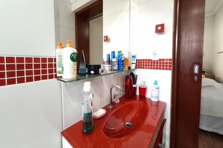 Casa à venda com 300m², 3 quartos e 7 vagas Casa à venda com 300m², 3 quartos e 7 vagasBanheiro Suíte