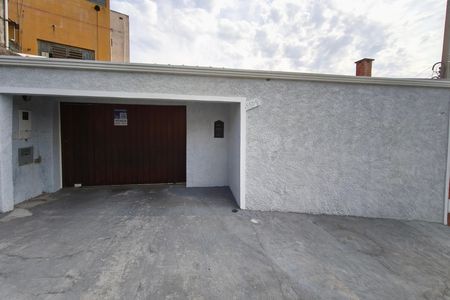 Casa à venda com 300m², 3 quartos e 7 vagas Casa à venda com 300m², 3 quartos e 7 vagasFachada