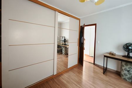 Casa à venda com 300m², 3 quartos e 7 vagas Casa à venda com 300m², 3 quartos e 7 vagasQuarto 2