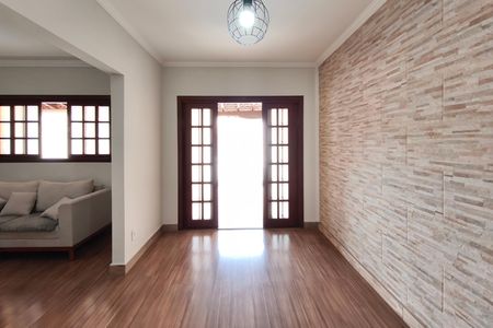Casa à venda com 300m², 3 quartos e 7 vagas Casa à venda com 300m², 3 quartos e 7 vagasSala de Estar