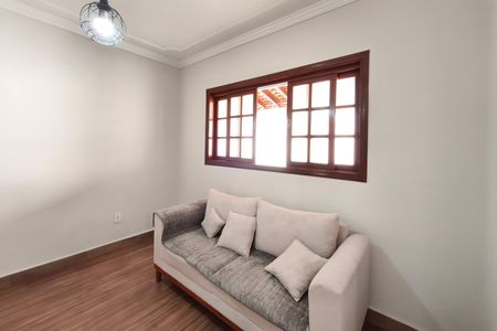 Casa à venda com 300m², 3 quartos e 7 vagas Casa à venda com 300m², 3 quartos e 7 vagasSala de TV