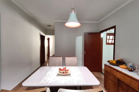 Casa à venda com 300m², 3 quartos e 7 vagas Casa à venda com 300m², 3 quartos e 7 vagasSala de Jantar