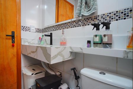 Banheiro de apartamento à venda com 1 quarto, 39m² em Humaitá, Porto Alegre