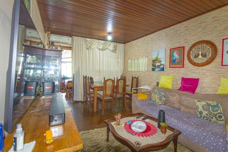 Casa à venda com 150m², 2 quartos e 2 vagas Casa à venda com 150m², 2 quartos e 2 vagasSala