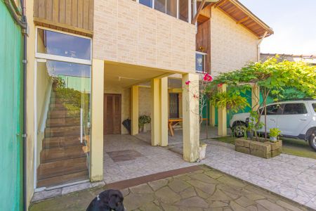 Casa à venda com 150m², 2 quartos e 2 vagas Casa à venda com 150m², 2 quartos e 2 vagasFachada