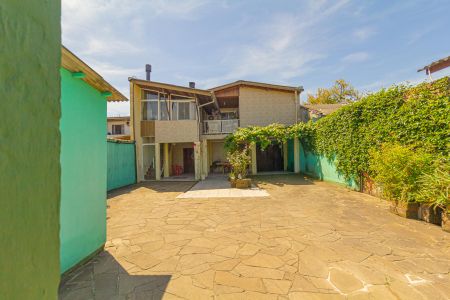Casa à venda com 150m², 2 quartos e 2 vagas Casa à venda com 150m², 2 quartos e 2 vagasFachada