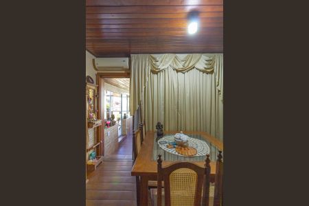 Casa à venda com 150m², 2 quartos e 2 vagas Casa à venda com 150m², 2 quartos e 2 vagasSala