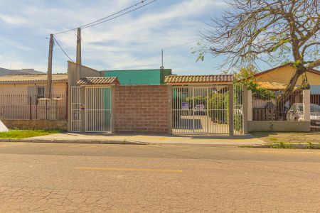 Casa à venda com 150m², 2 quartos e 2 vagas Casa à venda com 150m², 2 quartos e 2 vagasFachada
