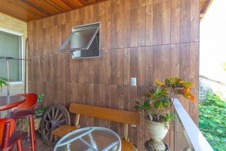 Casa à venda com 150m², 2 quartos e 2 vagas Casa à venda com 150m², 2 quartos e 2 vagasVaranda