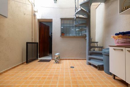 Casa à venda com 216m², 3 quartos e 1 vagaÁrea de Serviço