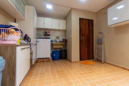 Casa à venda com 216m², 3 quartos e 1 vagaÁrea de Serviço