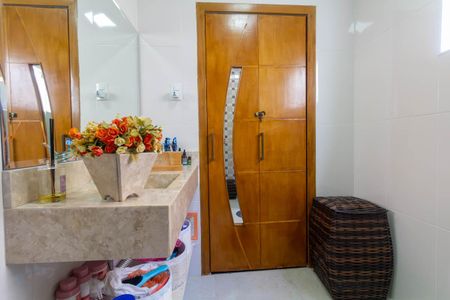 Casa à venda com 216m², 3 quartos e 1 vagaBanheiro