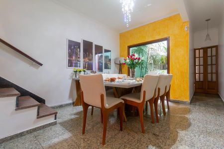 Casa à venda com 216m², 3 quartos e 1 vagaCopa