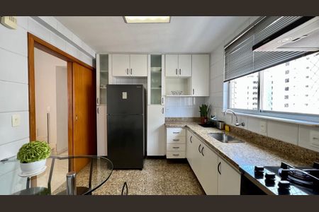 Apartamento à venda com 200m², 3 quartos e 2 vagasCozinha