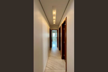 Corredor de apartamento à venda com 3 quartos, 200m² em Lourdes, Belo Horizonte