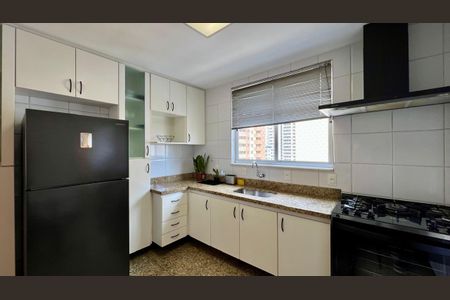 Apartamento à venda com 200m², 3 quartos e 2 vagasCozinha
