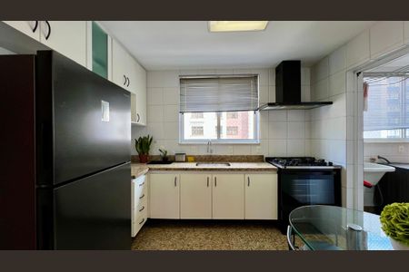 Apartamento à venda com 200m², 3 quartos e 2 vagasCozinha