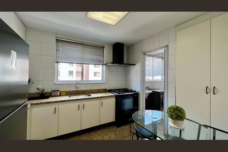 Apartamento à venda com 200m², 3 quartos e 2 vagasCozinha