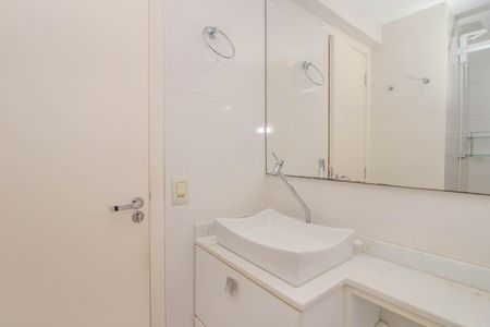 Apartamento para alugar com 70m², 2 quartos e 1 vaga Apartamento para alugar com 70m², 2 quartos e 1 vagaBanheiro da Suíte