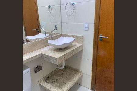 Banheiro de apartamento para alugar com 2 quartos, 85m² em Tupi, Praia Grande