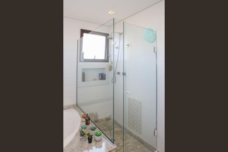 Apartamento à venda com 218m², 3 quartos e 5 vagasBanheiro da Suíte 1