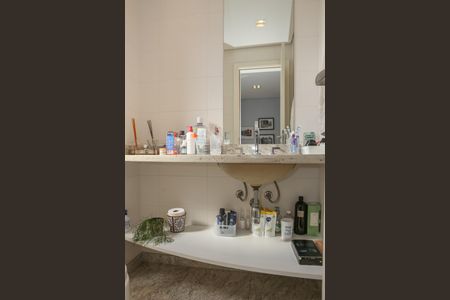 Apartamento à venda com 218m², 3 quartos e 5 vagasBanheiro da Suíte 3