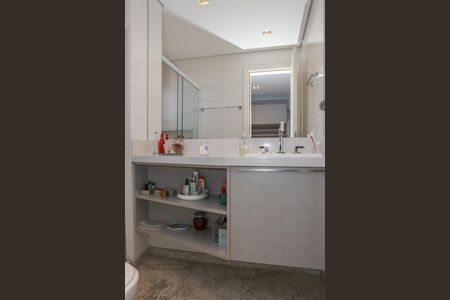 Apartamento à venda com 218m², 3 quartos e 5 vagasBanheiro da Suíte 2