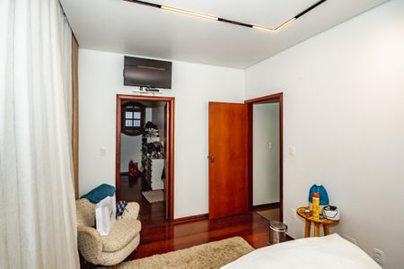 Casa à venda com 300m², 3 quartos e 3 vagasSuíte 