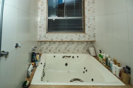 Casa à venda com 300m², 3 quartos e 3 vagasBanheiro Suíte 